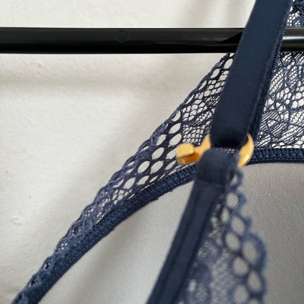 Leonisa Bodysuit Size 34B - Picture 10 of 11